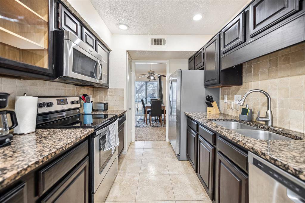 655 Cimarron Trail #655, Irving, TX 75063