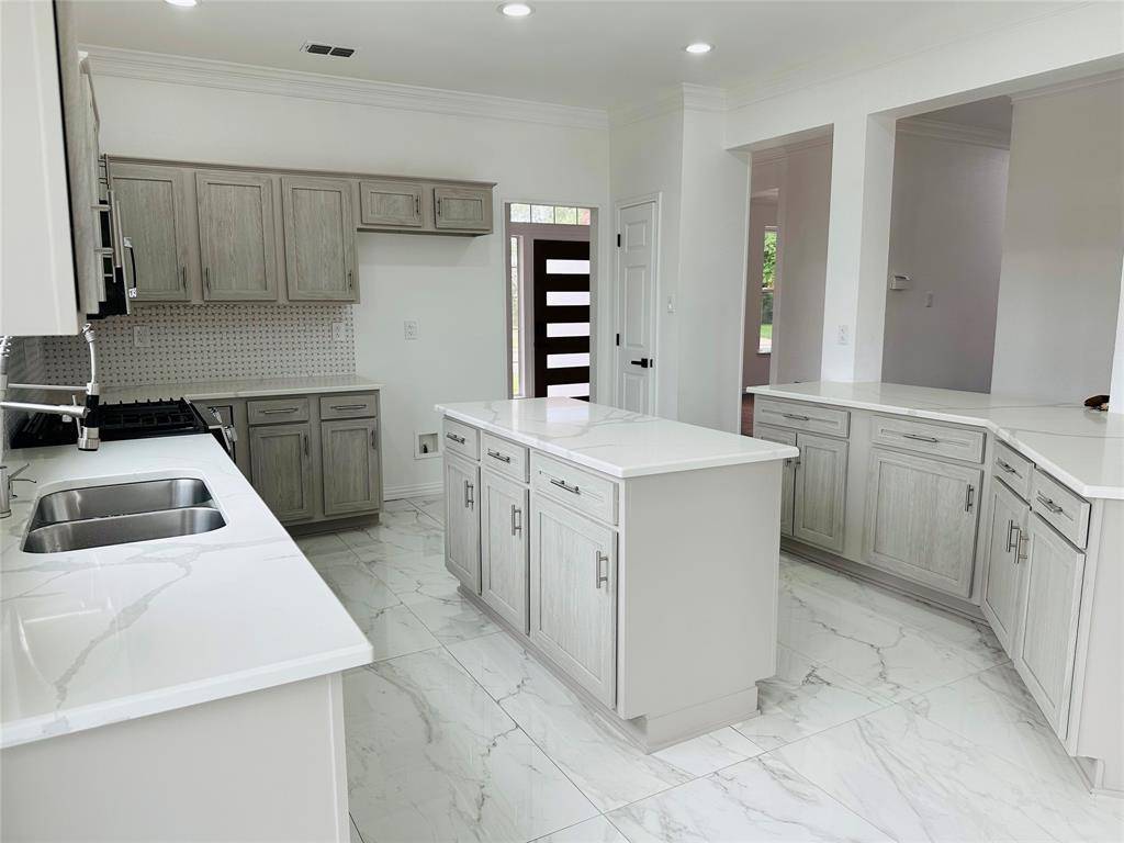 748 Longleaf Drive, Desoto, TX 75115