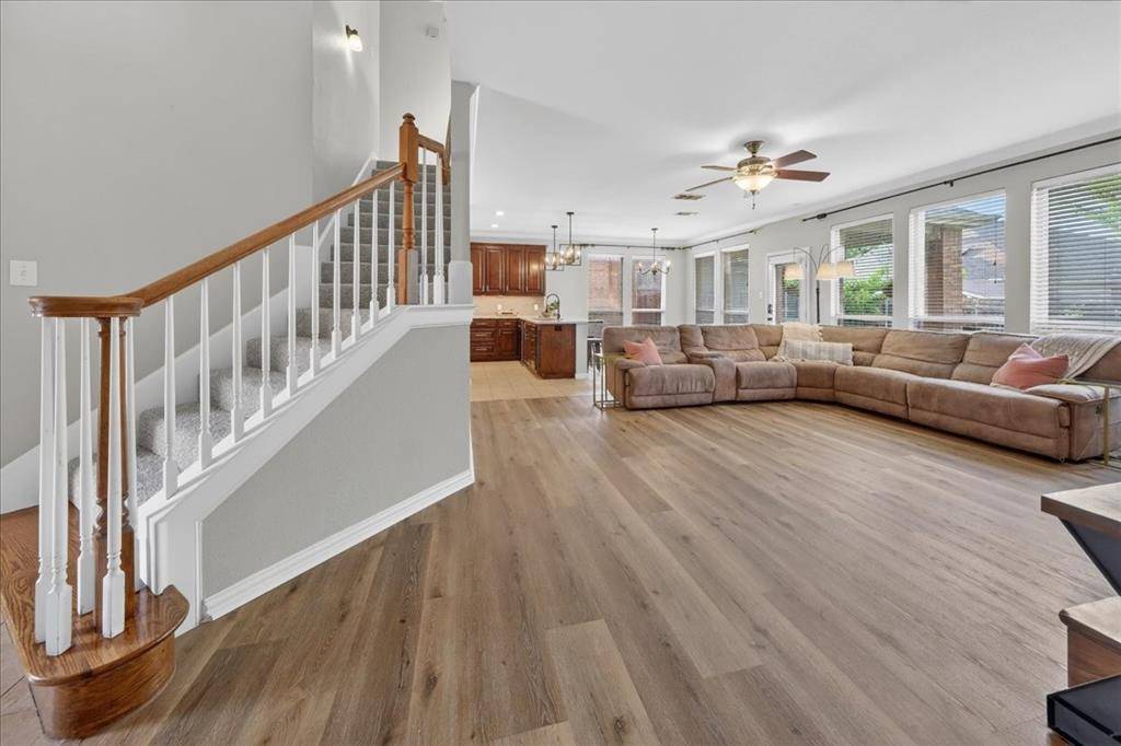 925 Ascension Drive, Hurst, TX 76053