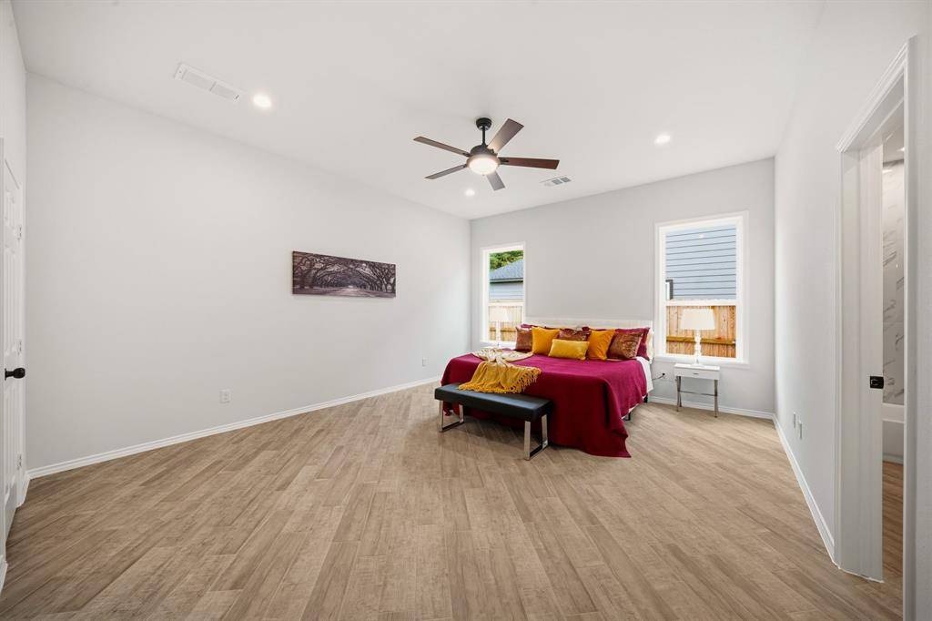 232 Hilltop Drive, Ennis, TX 75119