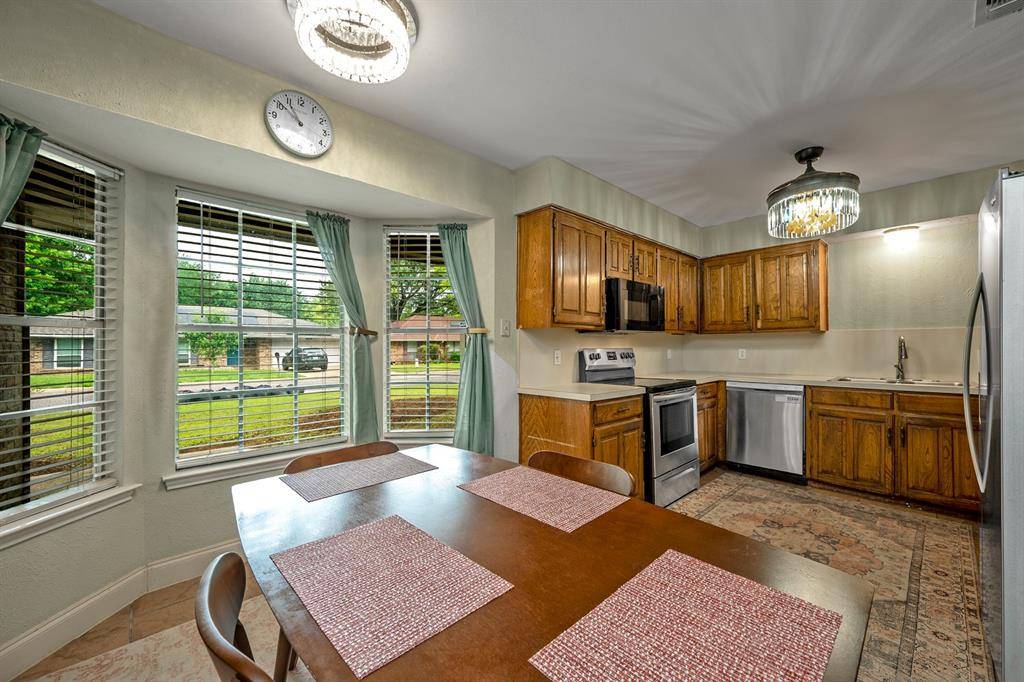 3407 Dovecreek Drive, Arlington, TX 76016