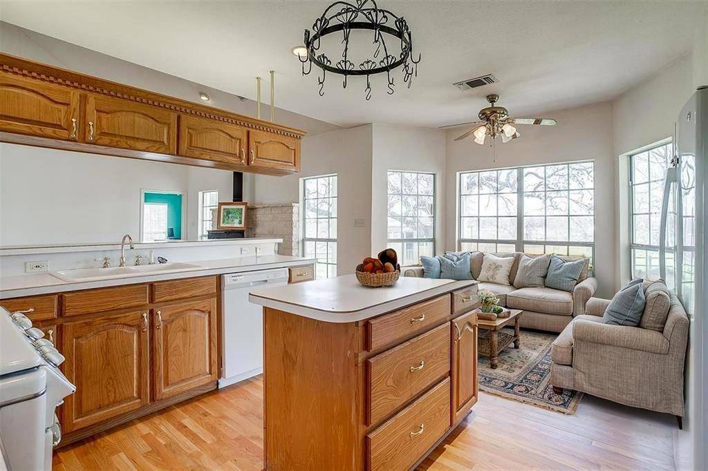 1930 Old Mineral Wells Highway, Weatherford, TX 76088