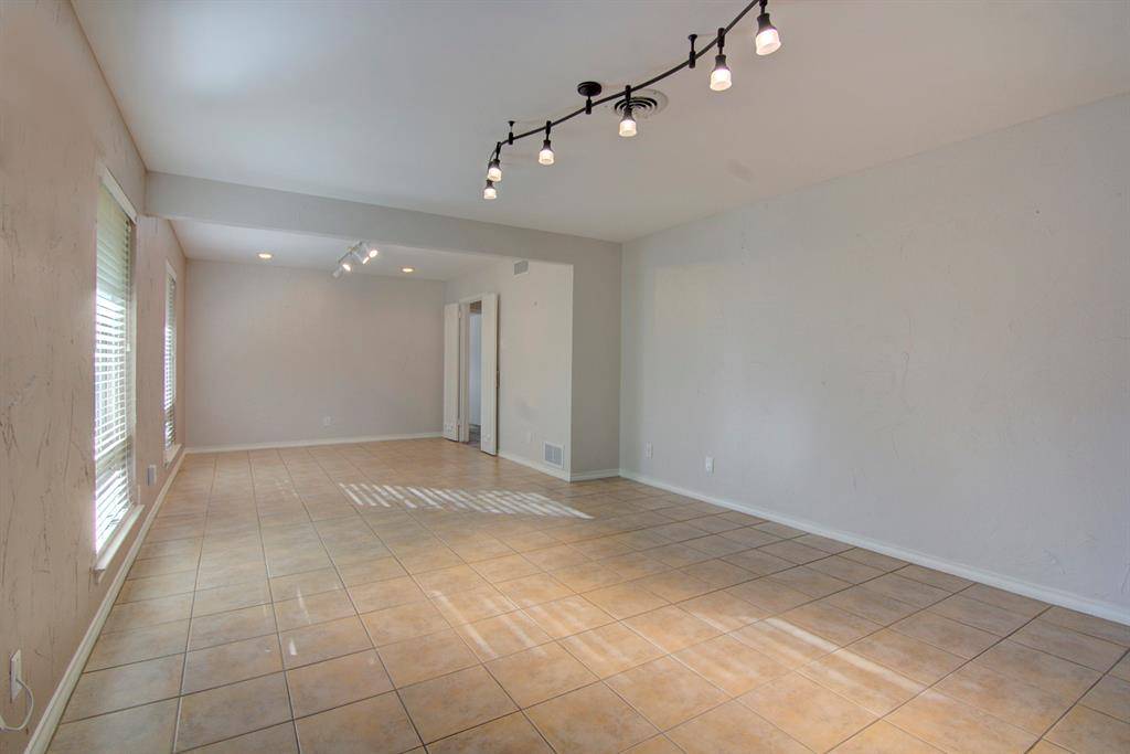 3763 Vinecrest Drive, Dallas, TX 75229