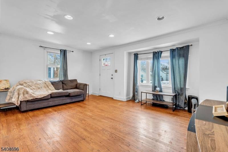 821 Front St, Dunellen Boro, NJ 08812