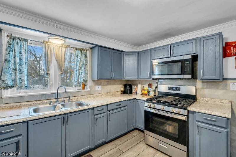 821 Front St, Dunellen Boro, NJ 08812