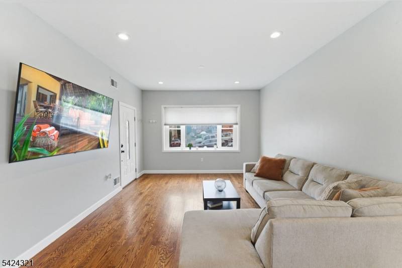 554 Kingsland Ave, Lyndhurst Twp., NJ 07071