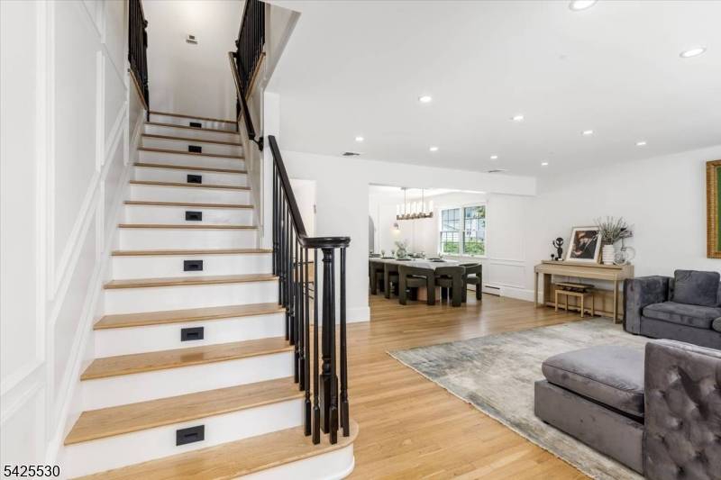 42 Nugent Dr, Clifton City, NJ 07012