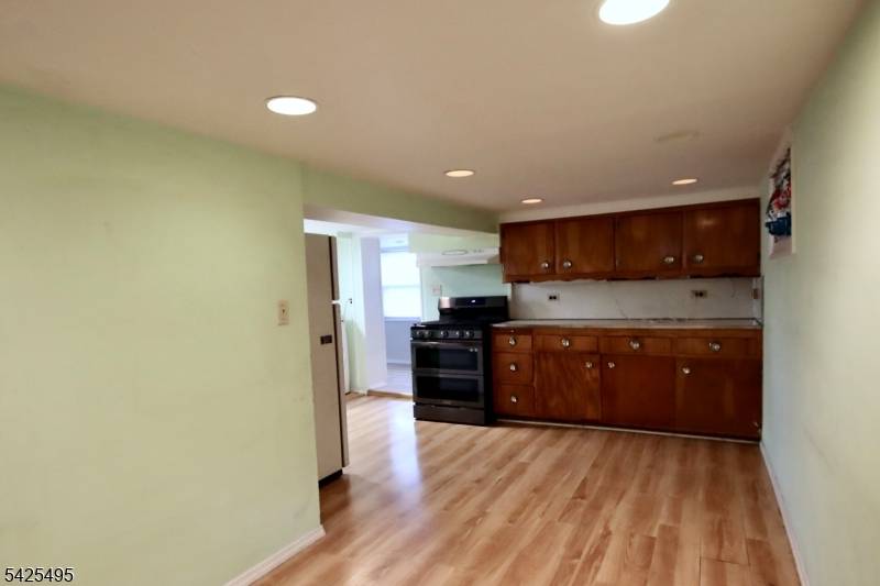 84 N 12Th St, Hawthorne Boro, NJ 07506