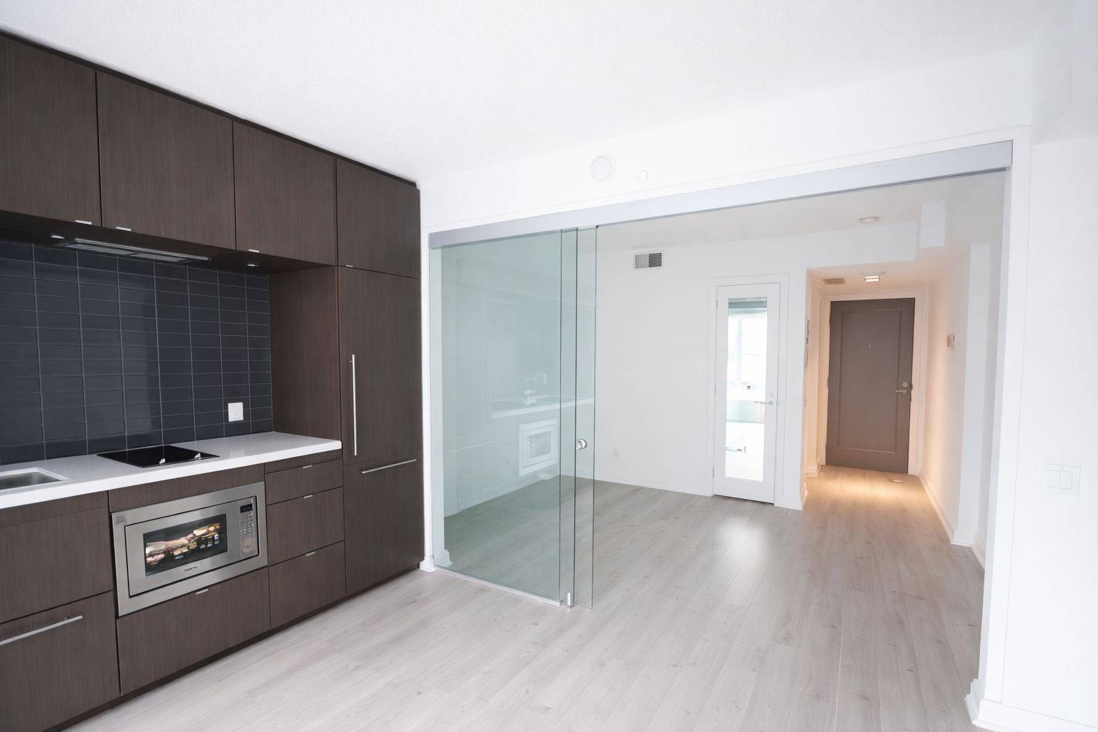 155 Yorkville AVE #911, Toronto C02, ON M5R 0B4