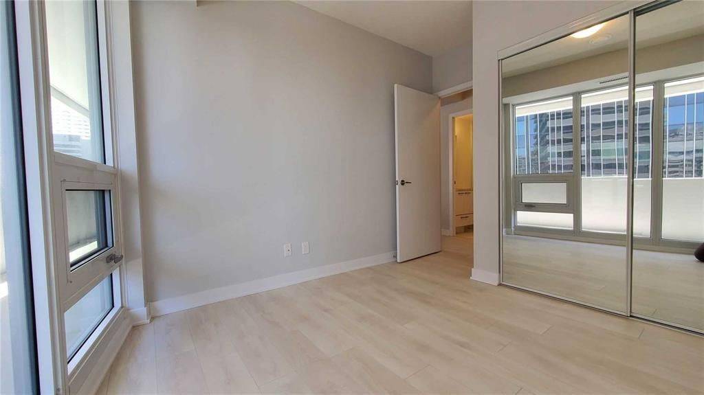 2221 Yonge ST #809, Toronto C10, ON M4S 0B8