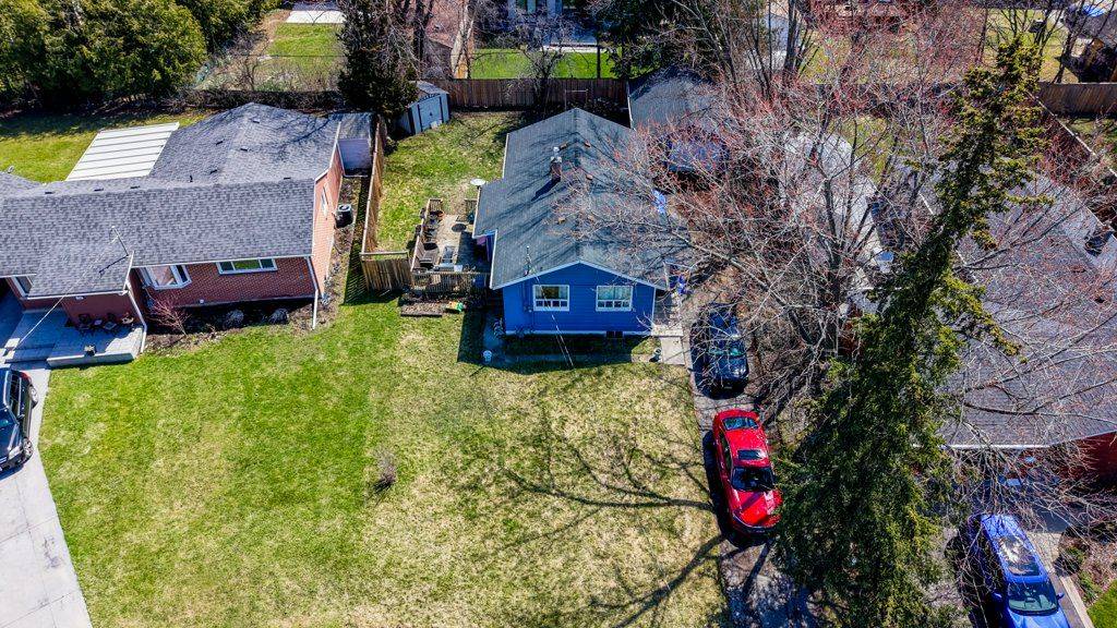 114 Ringwood RD, Oakville, ON L6H 1K2