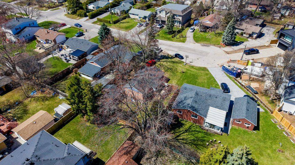 114 Ringwood RD, Oakville, ON L6H 1K2