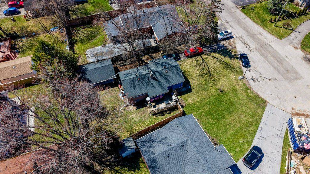 114 Ringwood RD, Oakville, ON L6H 1K2