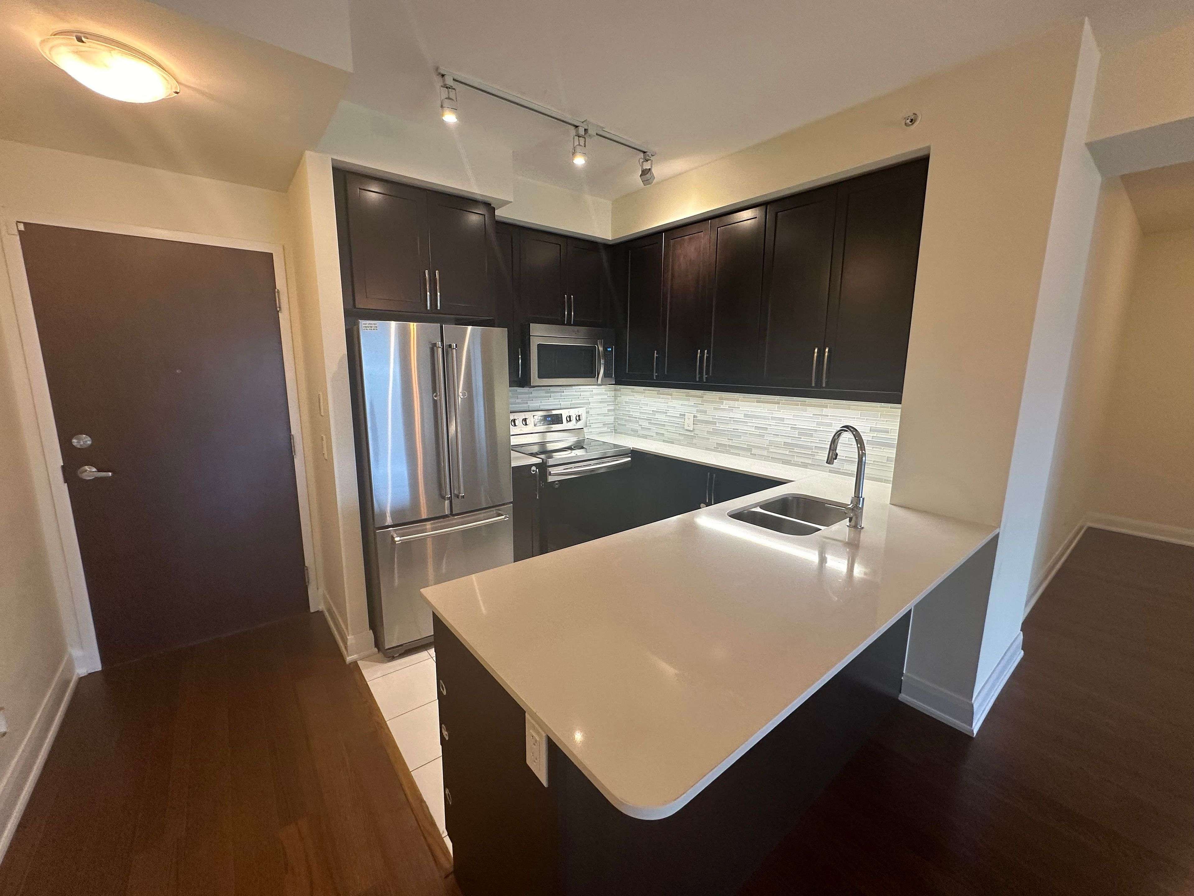 2480 Prince Michael DR #406, Oakville, ON L6H 0H1