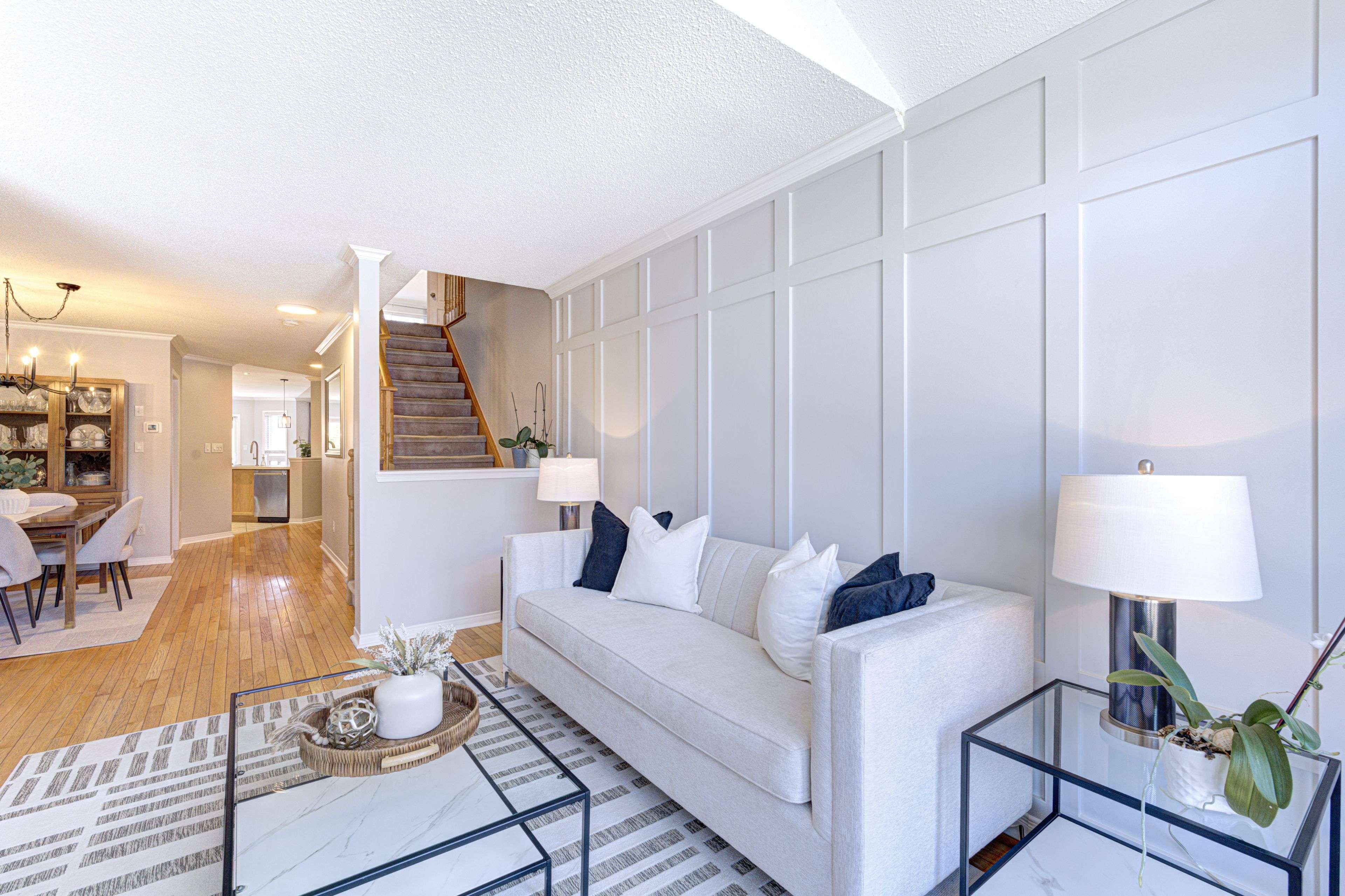 2142 Meadowglen DR, Oakville, ON L6M 4C8