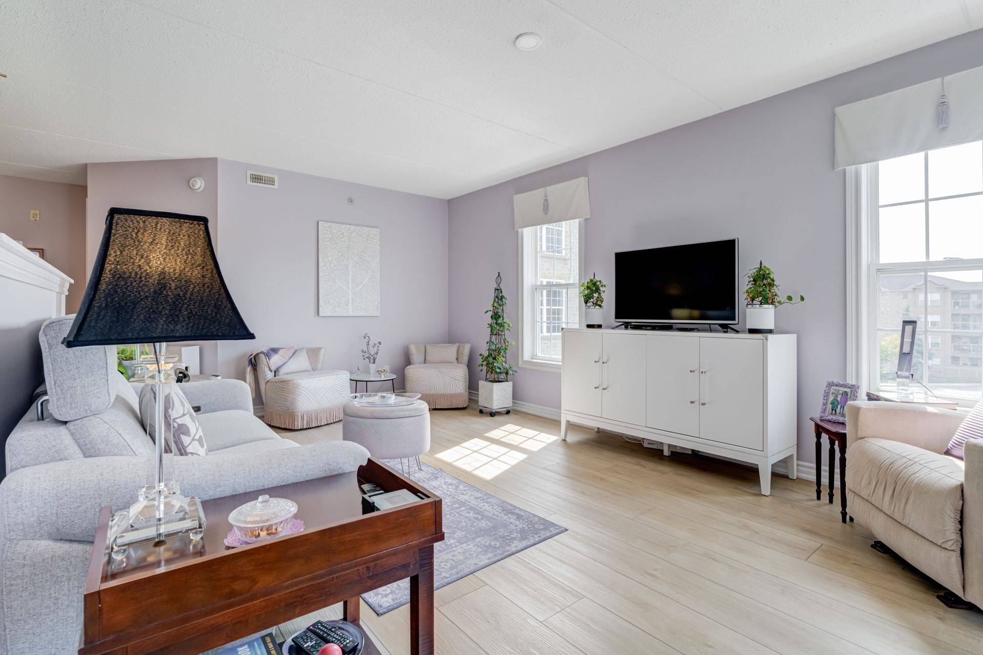 1460 Bishops Gate #313, Oakville, ON L6M 4N5