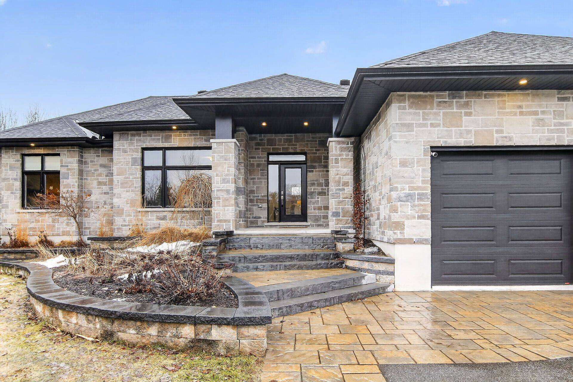 144 Country Meadow DR, Carp - Huntley Ward, ON K0A 1L0
