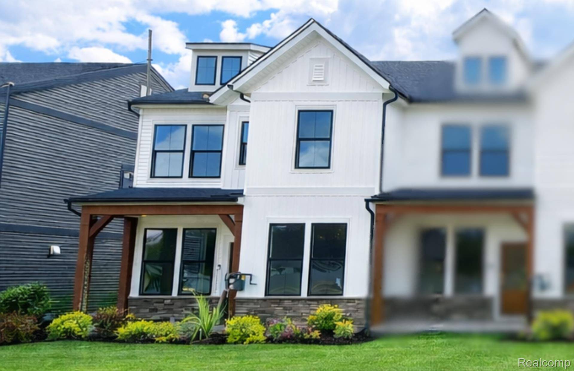 271 Lantana DR, Brighton, MI 48116