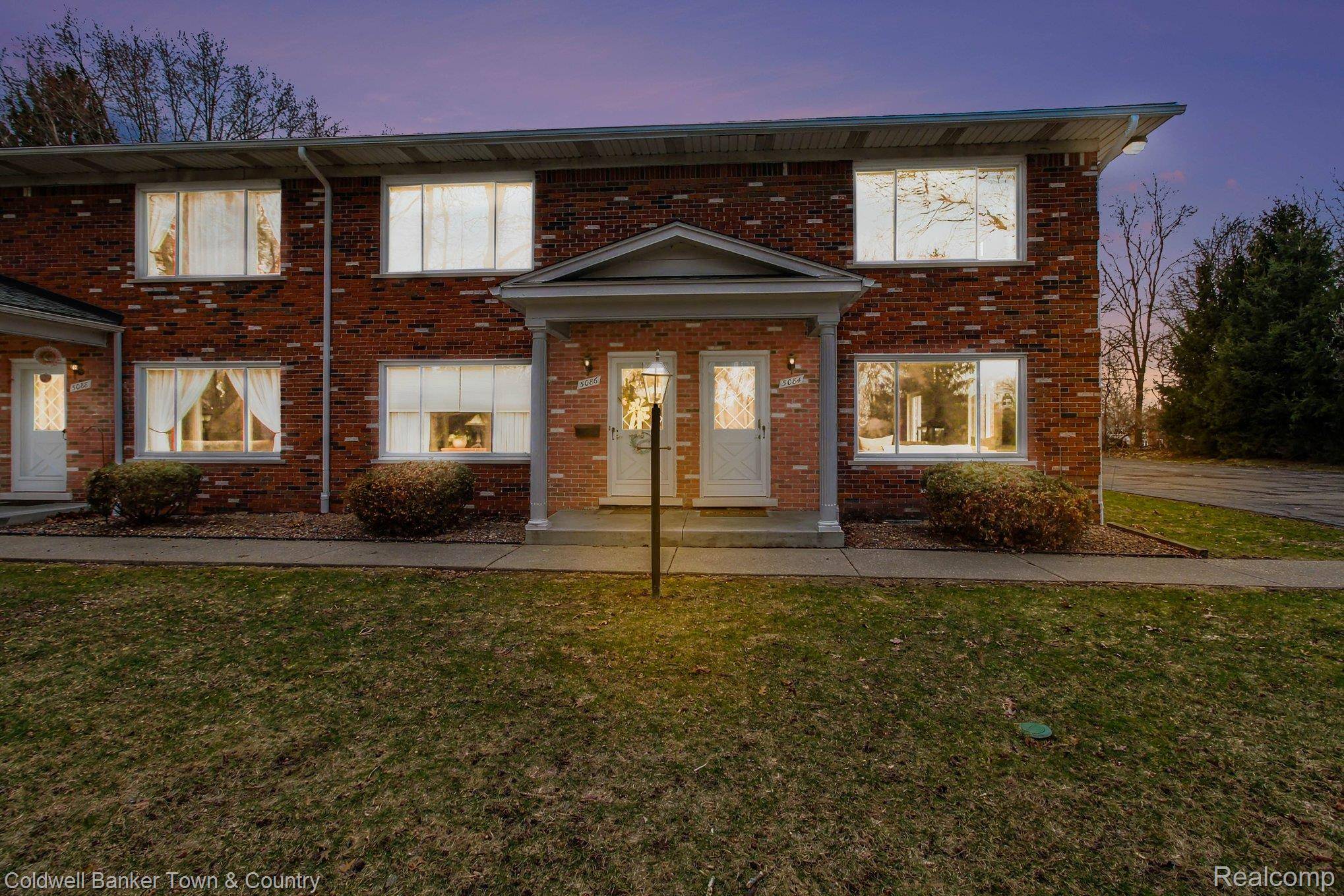 5084 Kintyre LN, Brighton, MI 48116