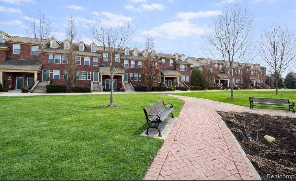 15650 Stone Crossing DR, Southfield, MI 48075