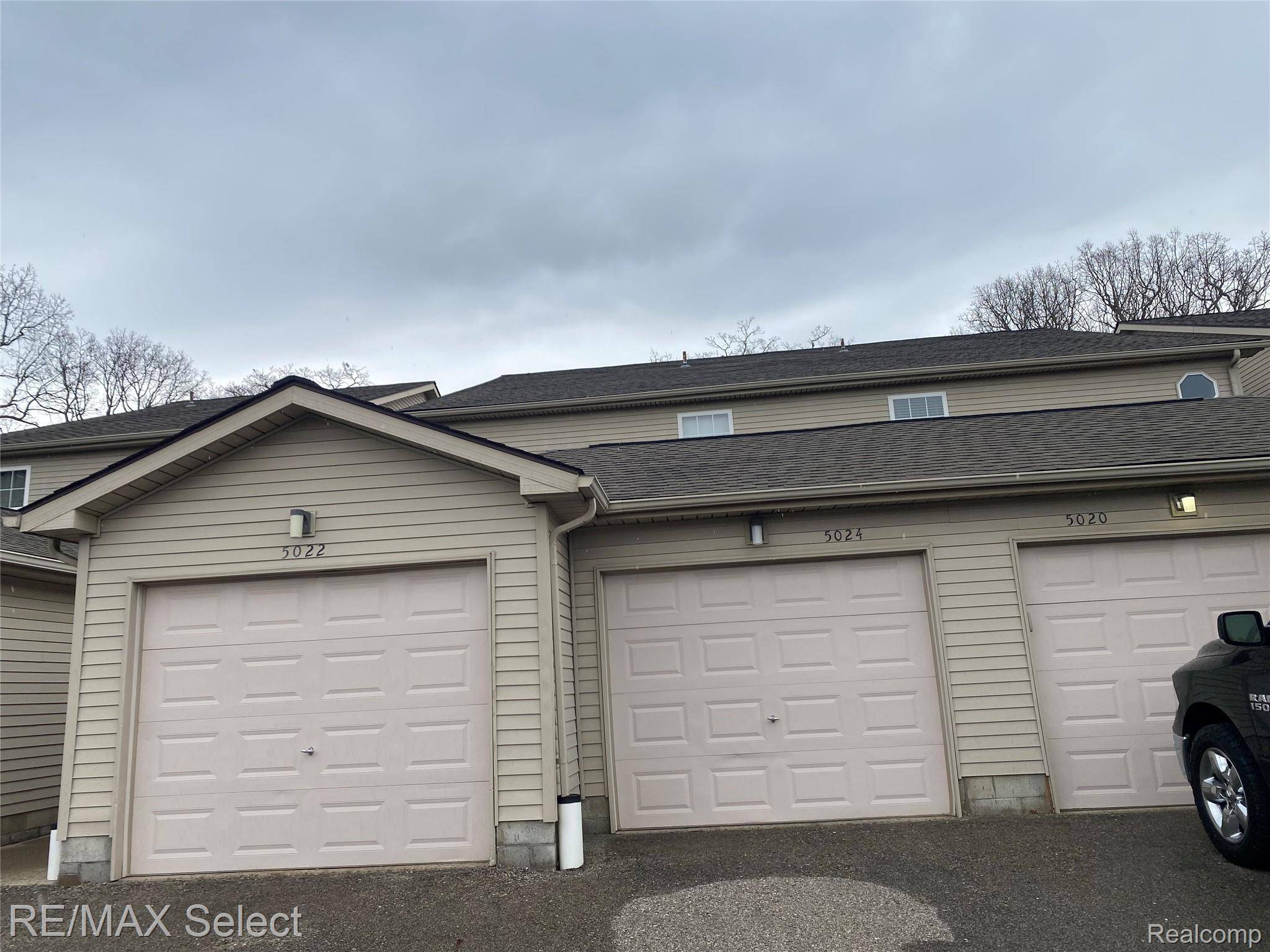 5024 Harbor Oak DR, Waterford Charter Township, MI 48329
