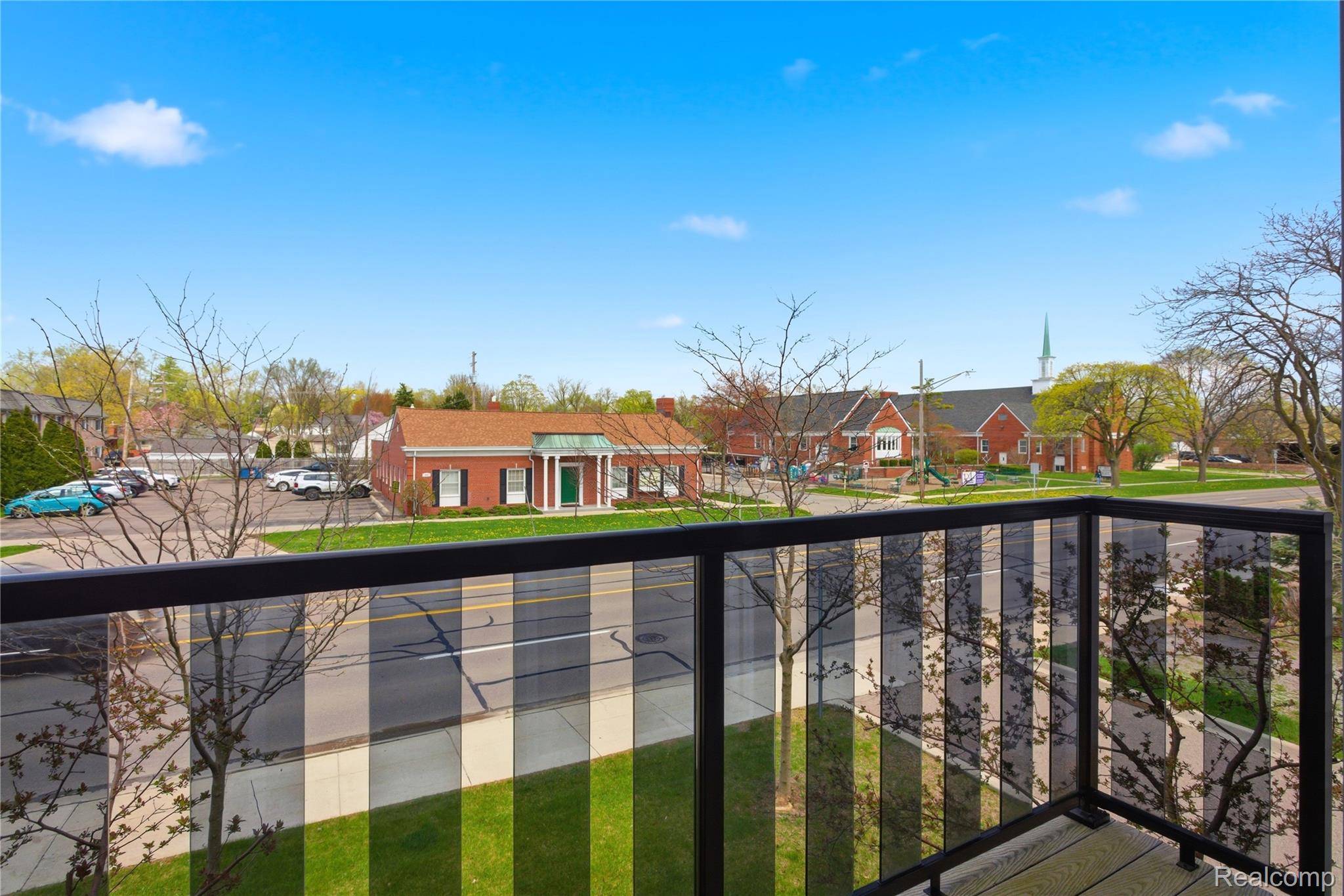 4221 W 14 Mile RD, Royal Oak, MI 48073