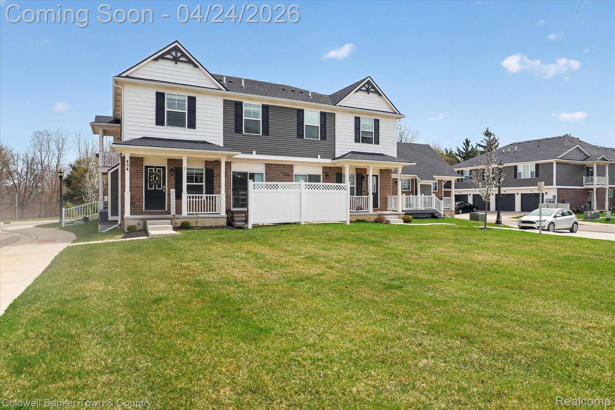 454 Maple Cove CIR #19, Saline, MI 48176