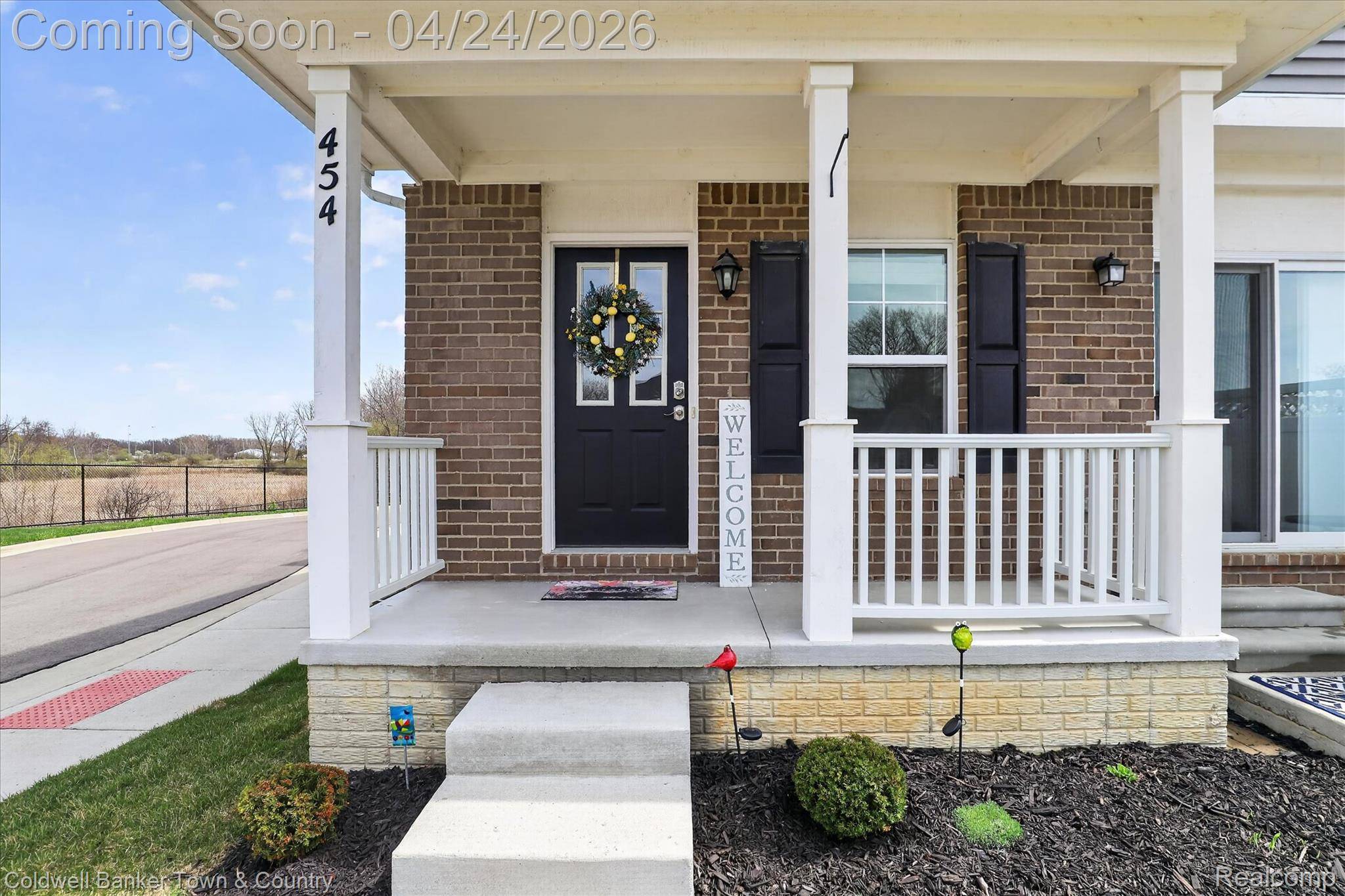 454 Maple Cove CIR #19, Saline, MI 48176