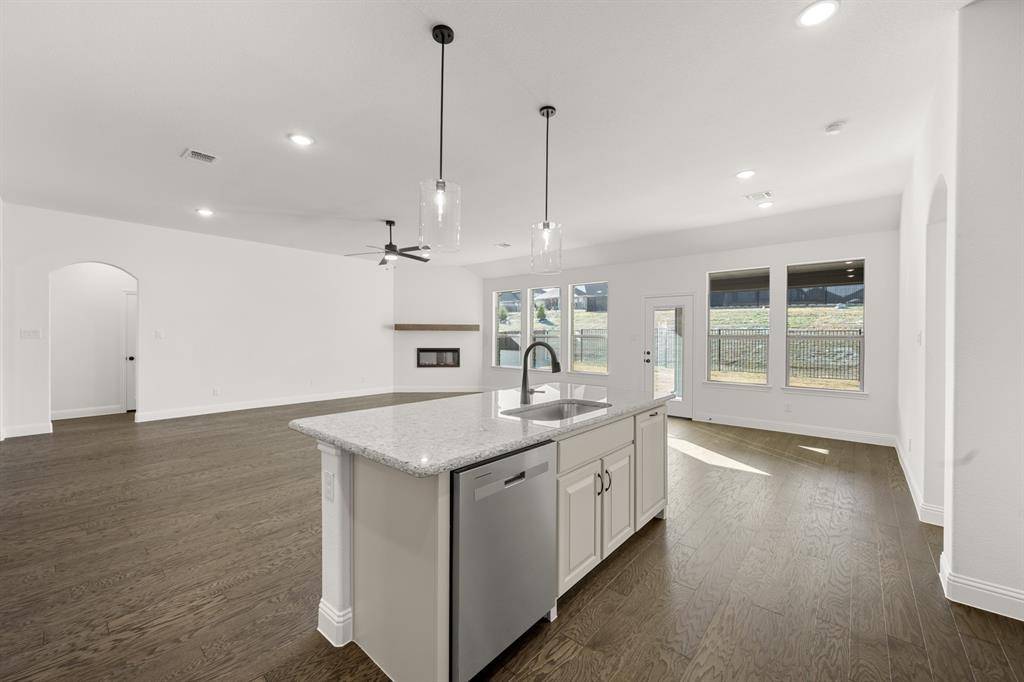 725 Winecup Way, Midlothian, TX 76065