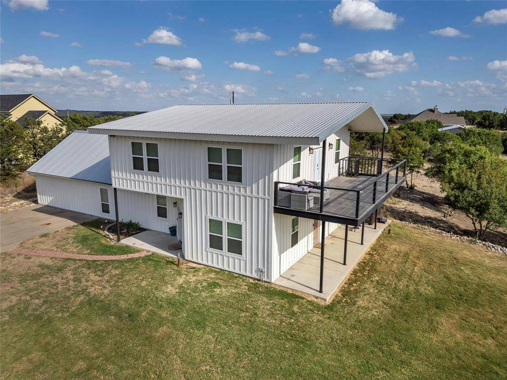 200 Peninsula Court, Bluff Dale, TX 76433