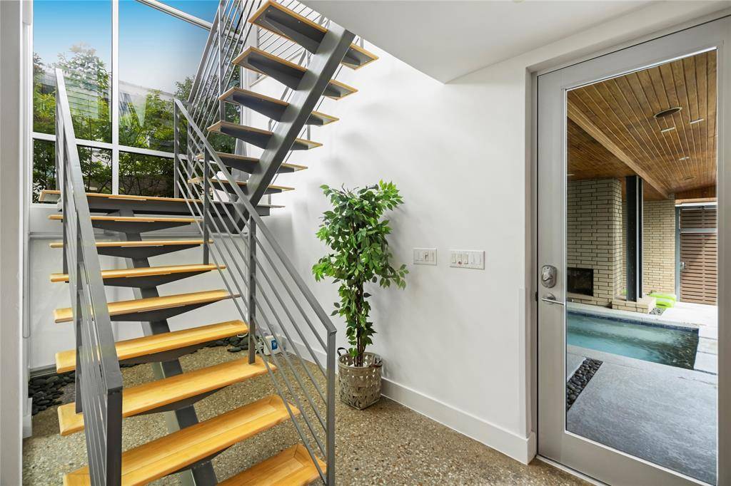 802 N Oak Cliff Boulevard, Dallas, TX 75208