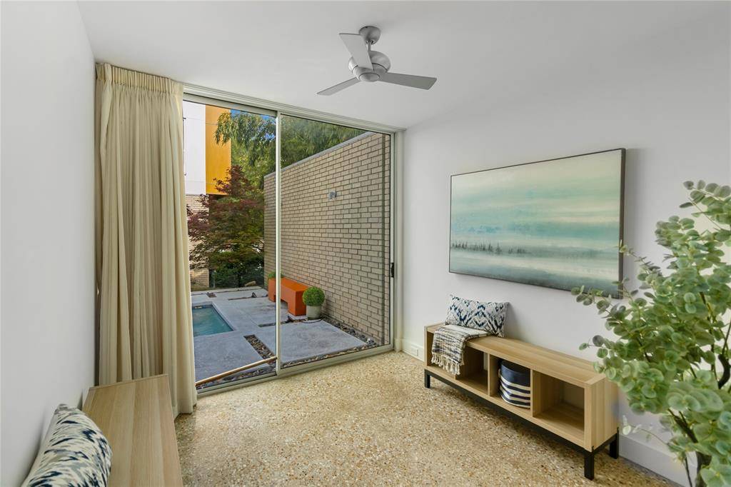 802 N Oak Cliff Boulevard, Dallas, TX 75208