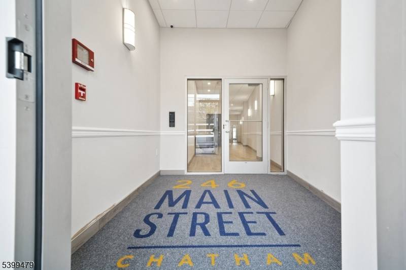 246 Main St #305, Chatham Boro, NJ 07928