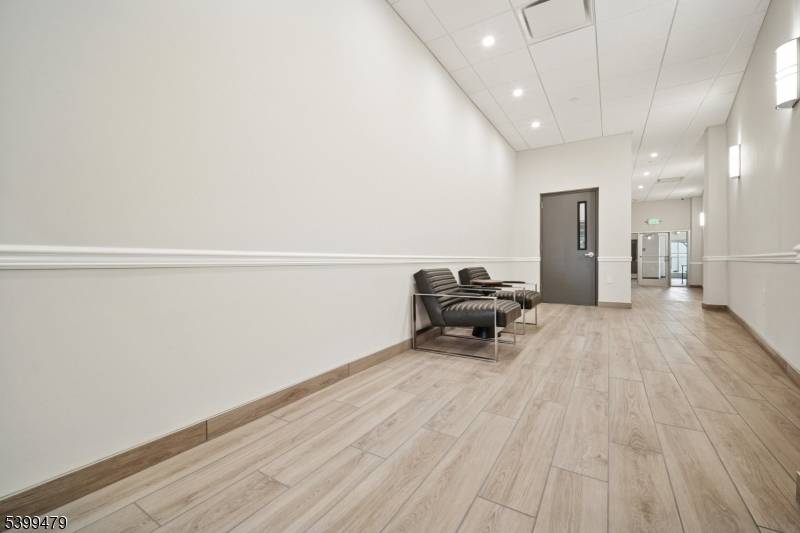 246 Main St #305, Chatham Boro, NJ 07928