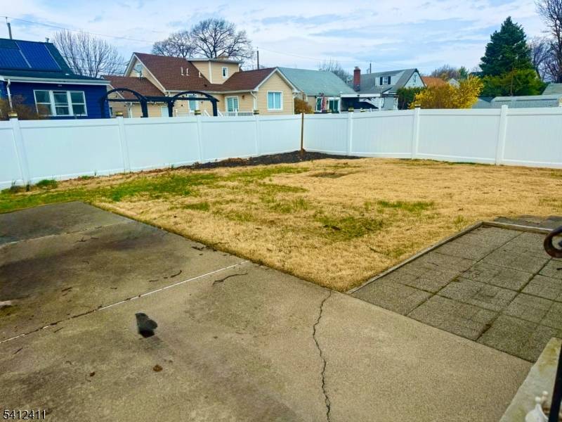 62 Runyon Rd, Clifton City, NJ 07013
