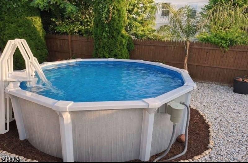 6 Ives Ct, Monroe Twp., NJ 08831