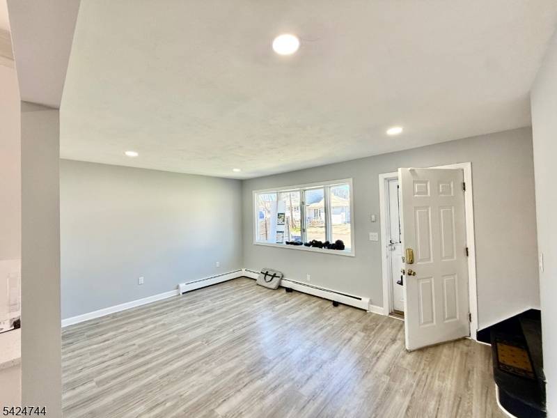 35 Fiat Ave, Woodbridge Twp., NJ 08830