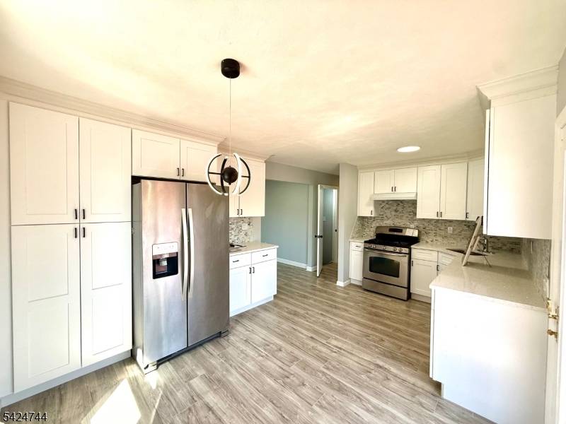 35 Fiat Ave, Woodbridge Twp., NJ 08830