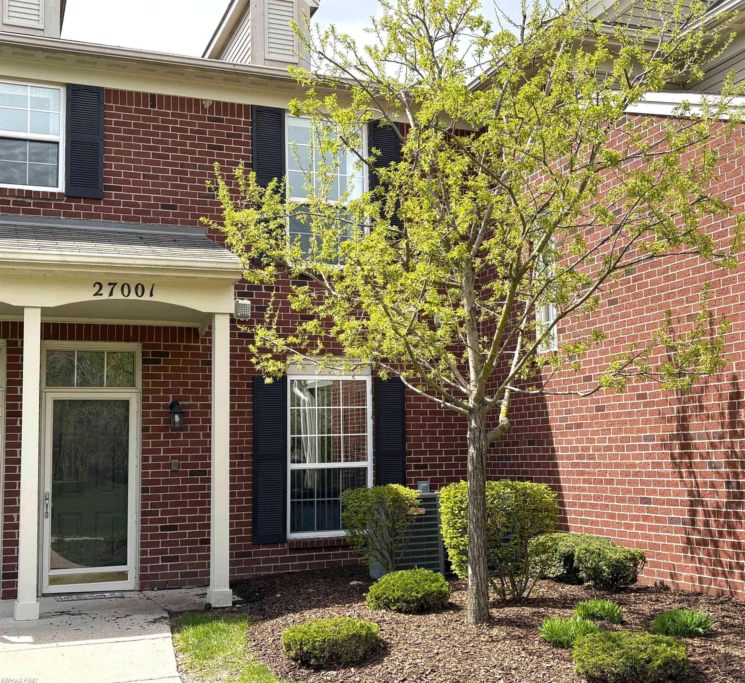 27001 Carrington PL, Harrison Twp, MI 48045