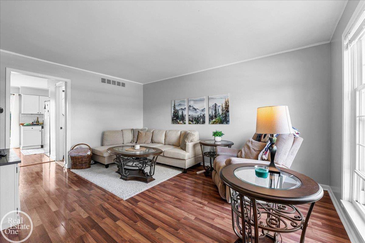 28070 Coleridge ST, Harrison Twp, MI 48045