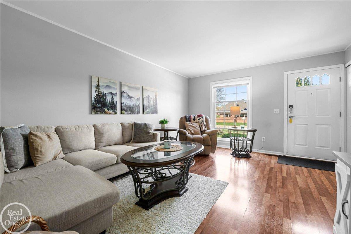 28070 Coleridge ST, Harrison Twp, MI 48045