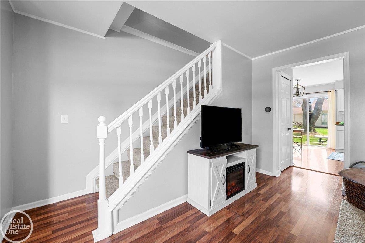 28070 Coleridge ST, Harrison Twp, MI 48045