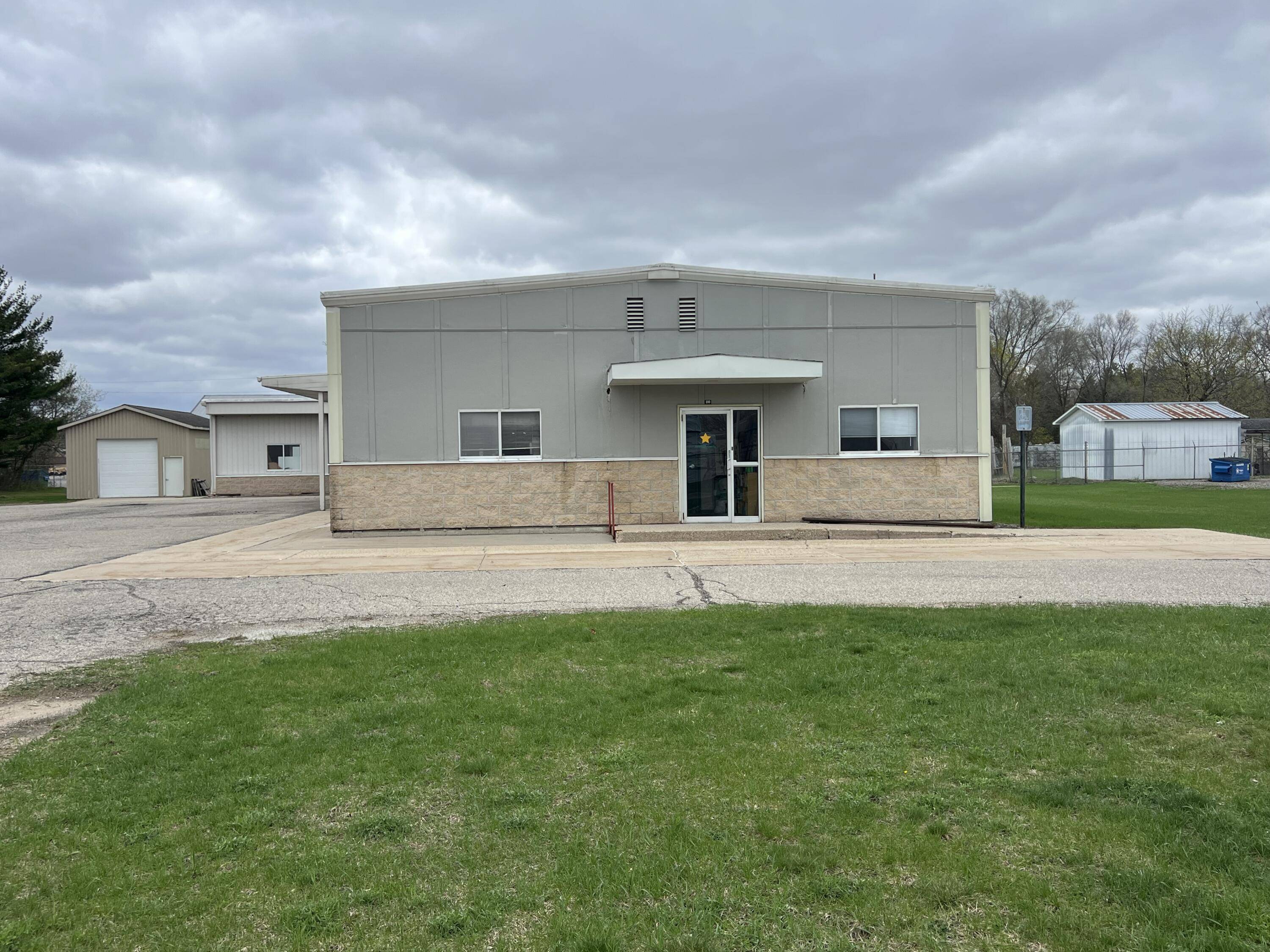 465 S Clay ST, Newaygo City, MI 49337