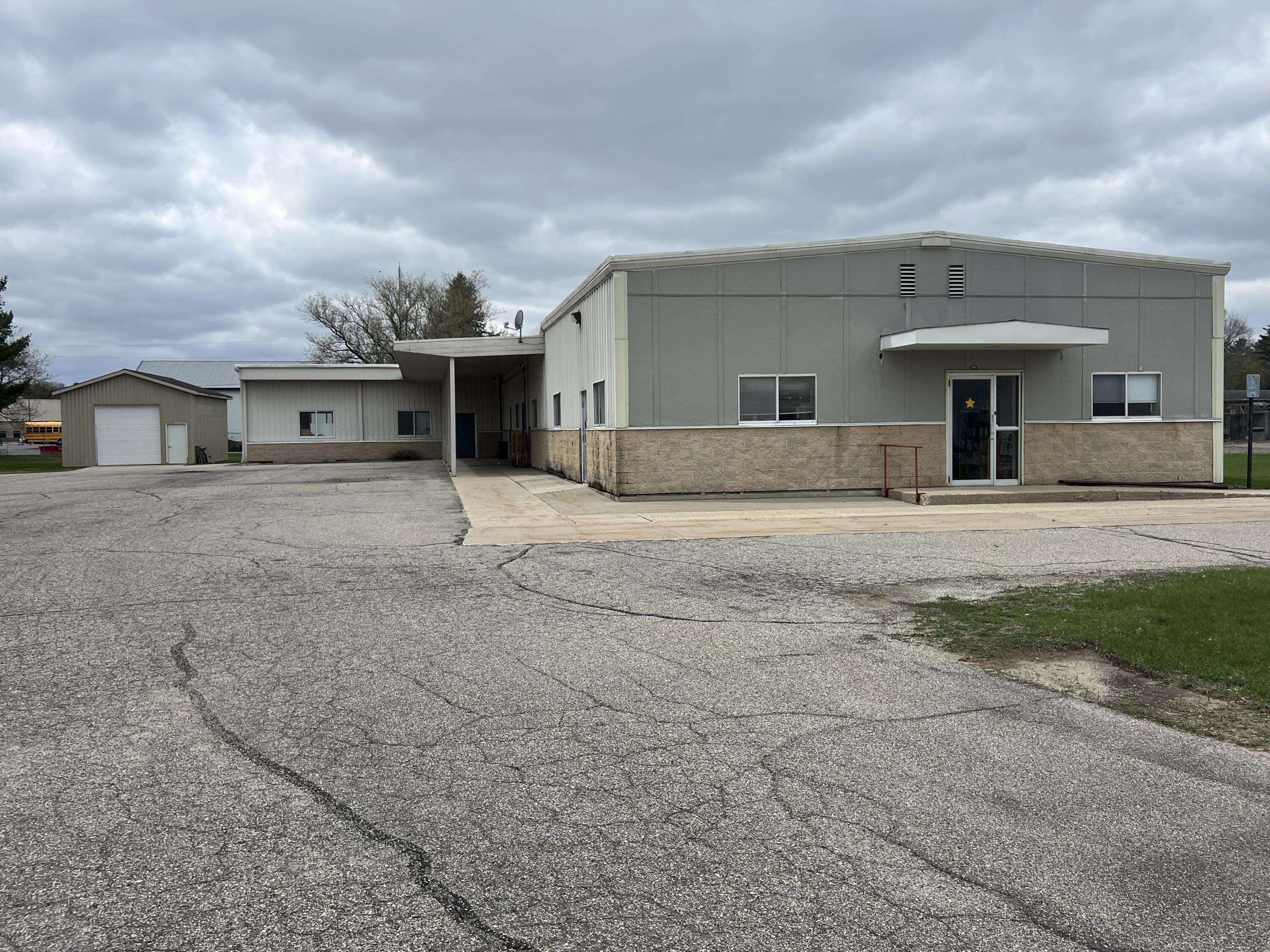 465 S Clay ST, Newaygo City, MI 49337