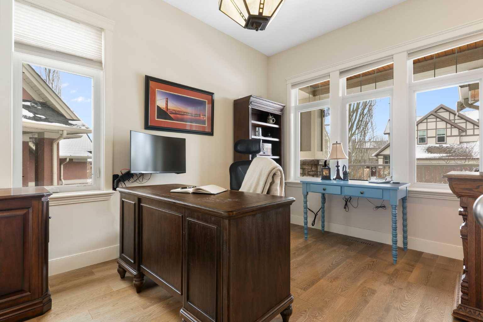 295 Coopers HL SW, Airdrie, AB T4B 0R9