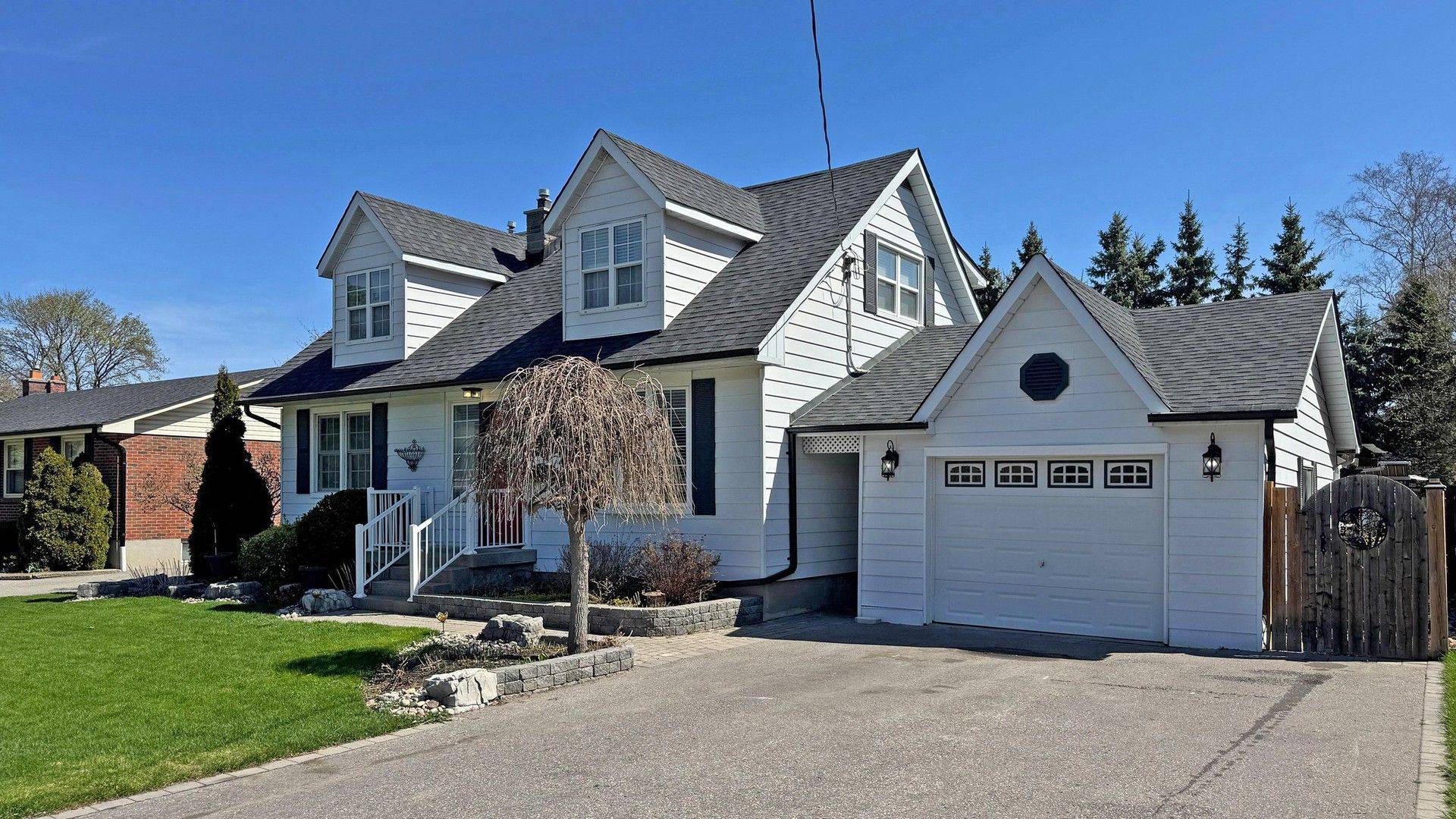 11 Durham ST, Whitby, ON L1M 1A5