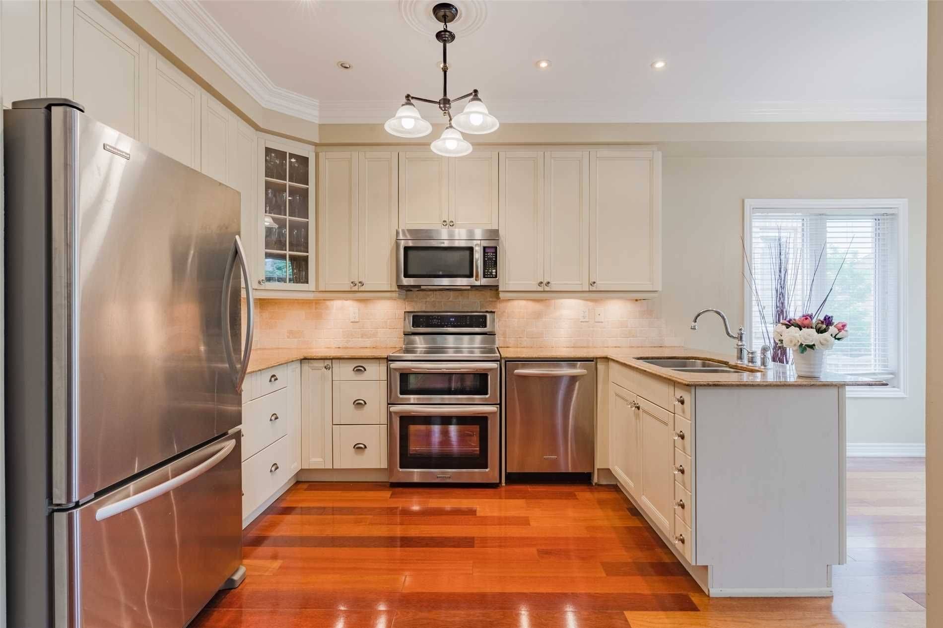 2356 Hilda DR, Oakville, ON L6H 7M9