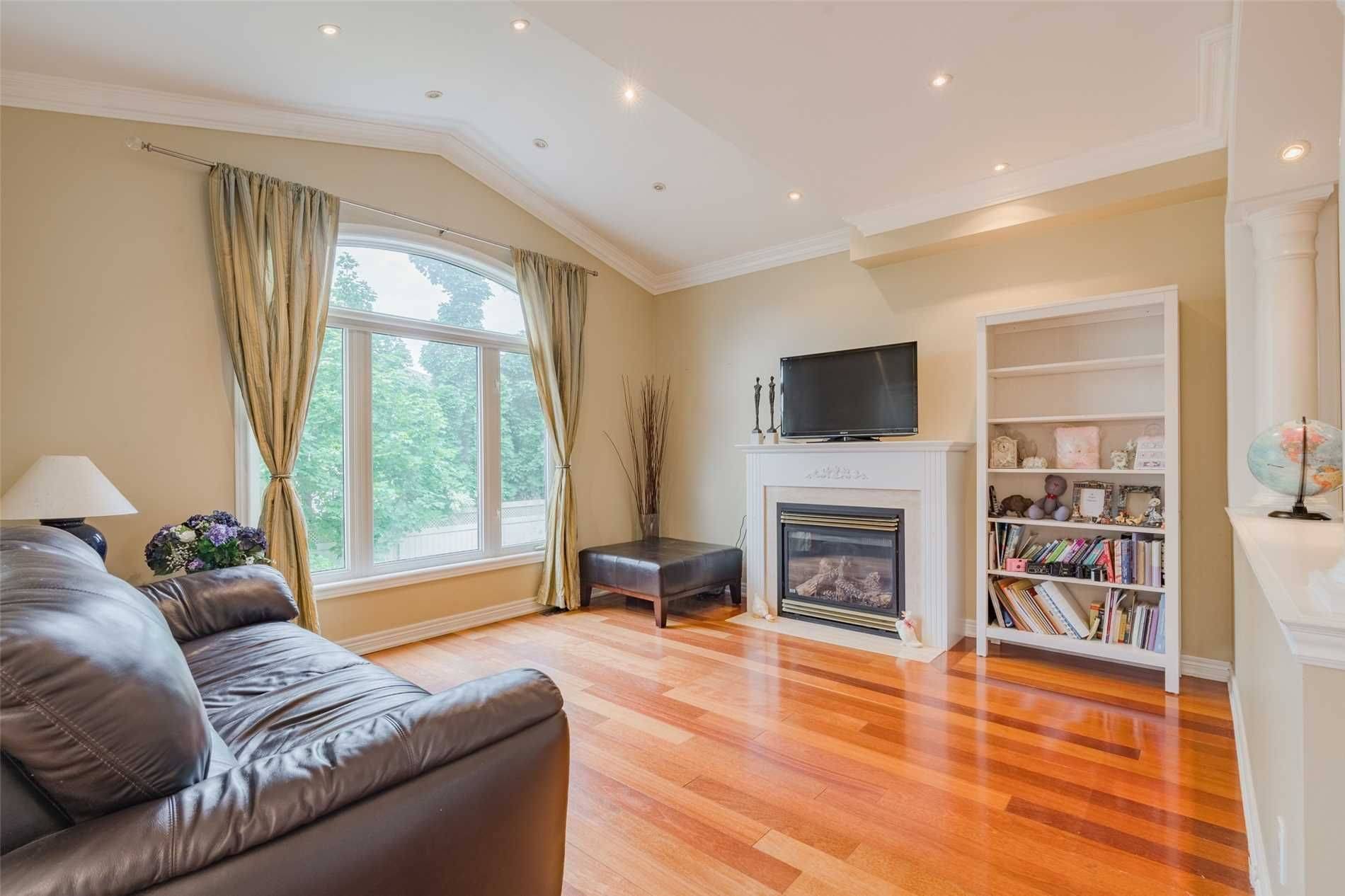 2356 Hilda DR, Oakville, ON L6H 7M9