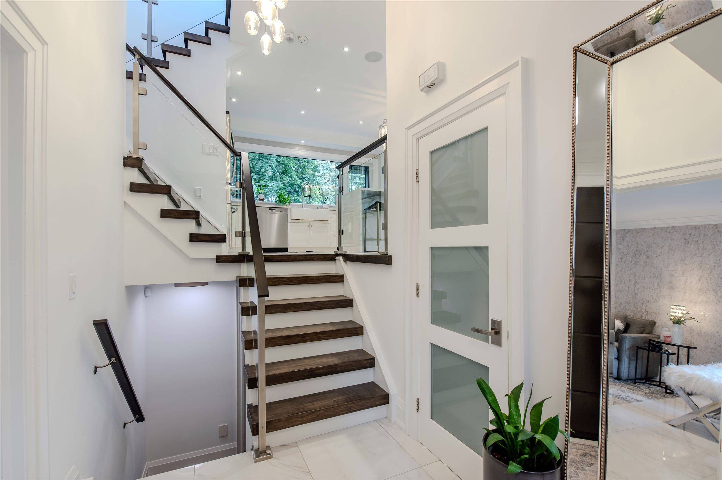 467 Caesar AVE, Oakville, ON L6J 3Z1