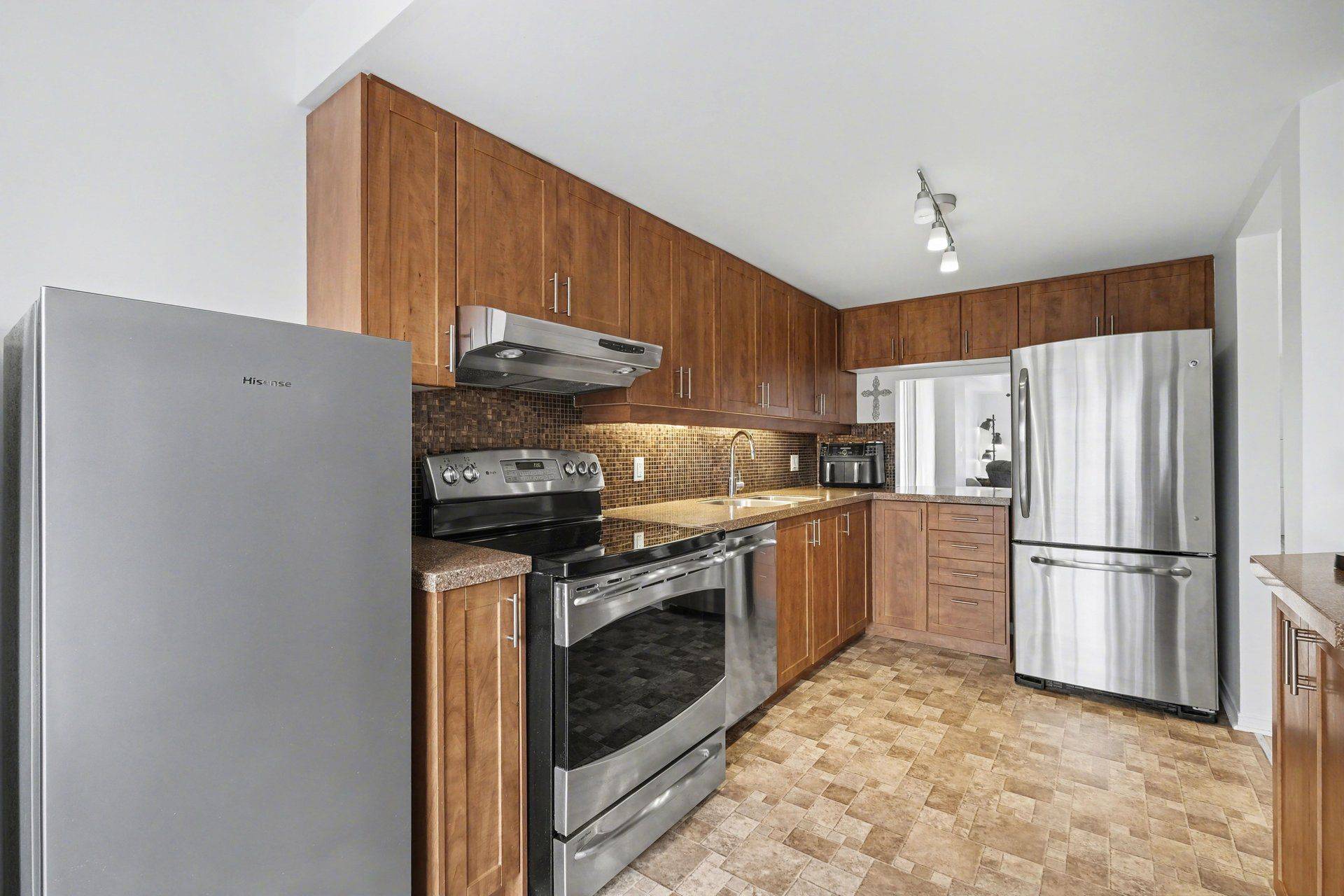 1121 Gablefield Private, Beacon Hill North - South And Area, ON K1J 1E4